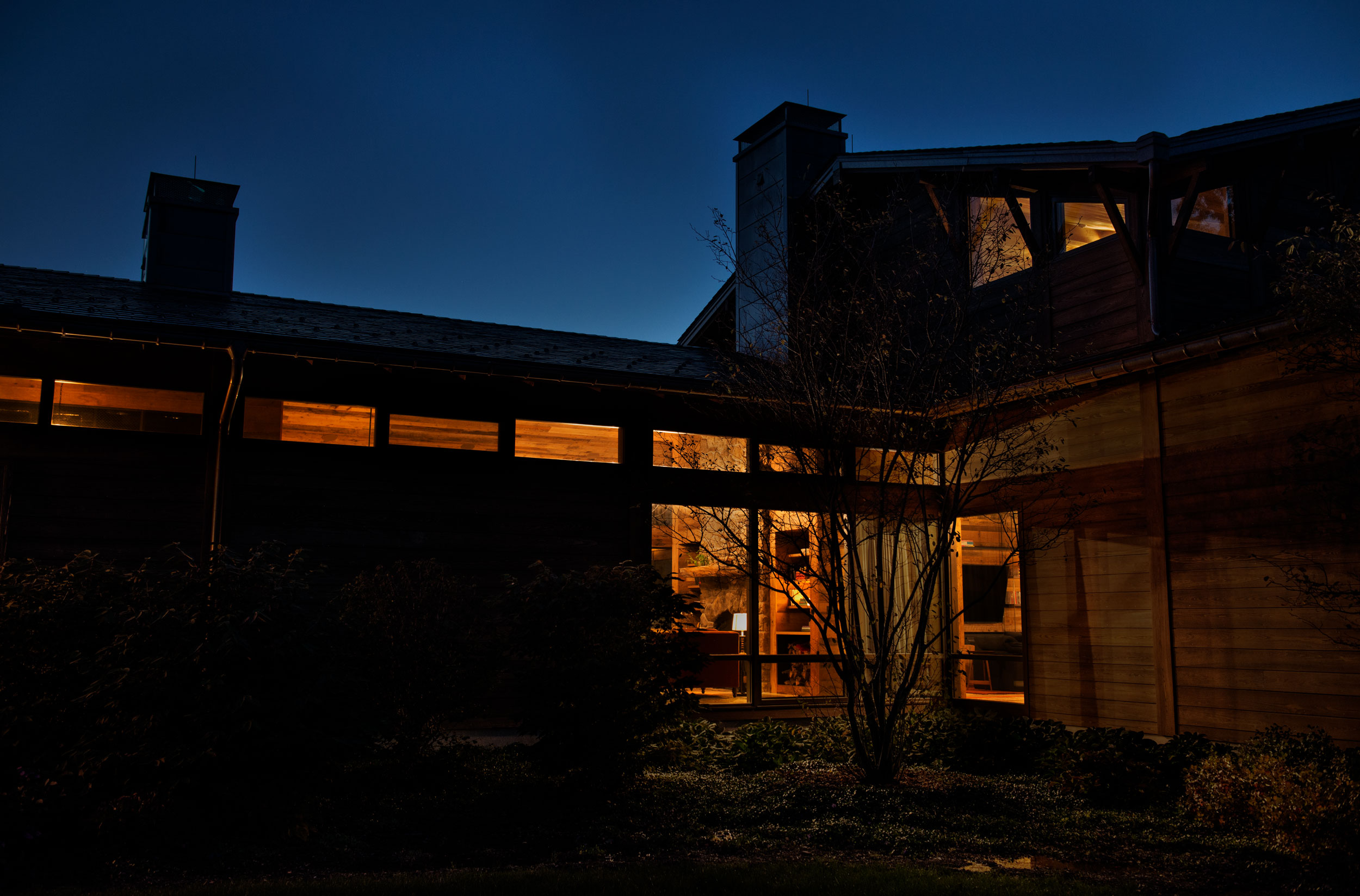 WG1-TaconicLodge-Corner-Night