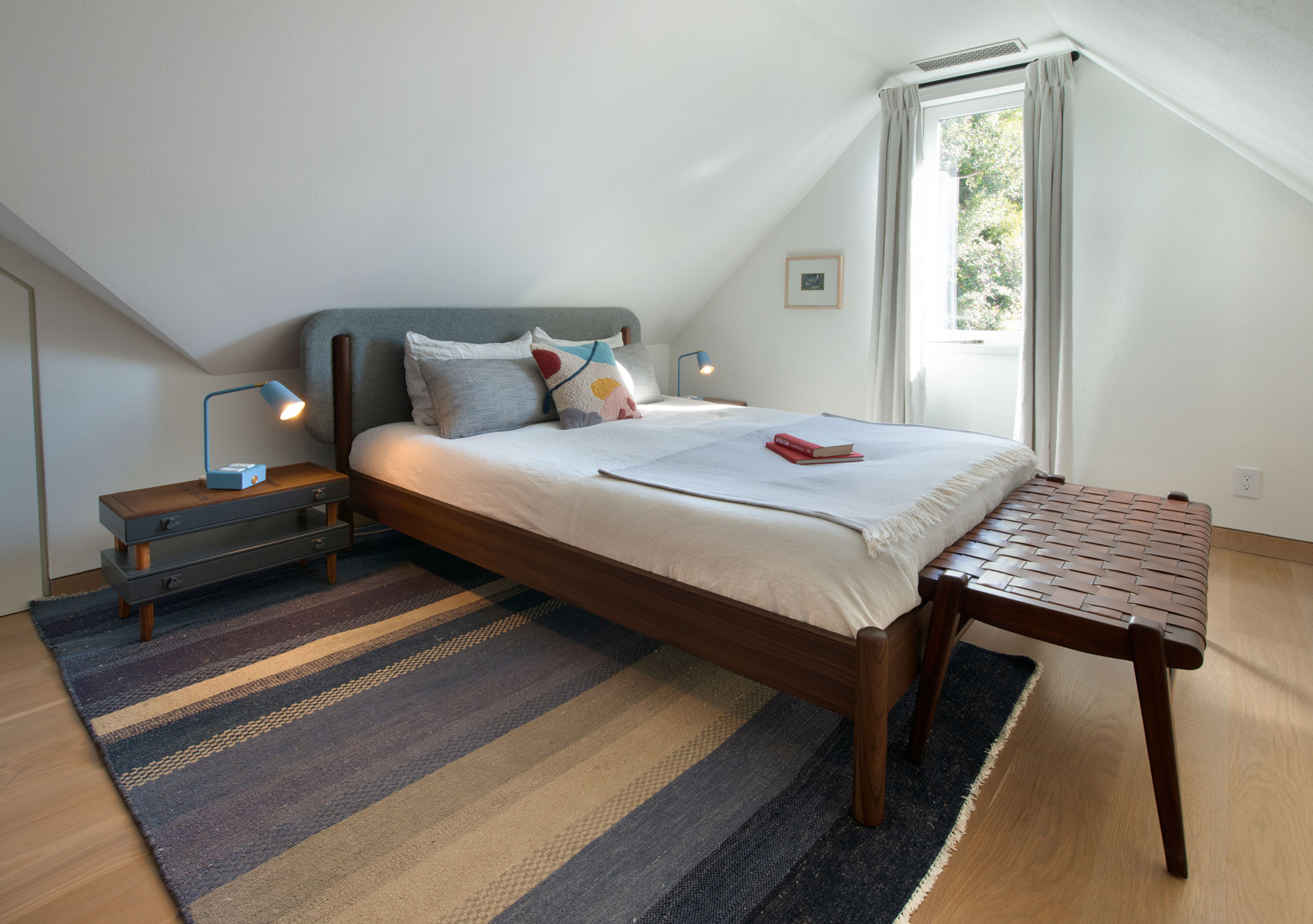 WG1-VeniceBungalow-BedroomMain2