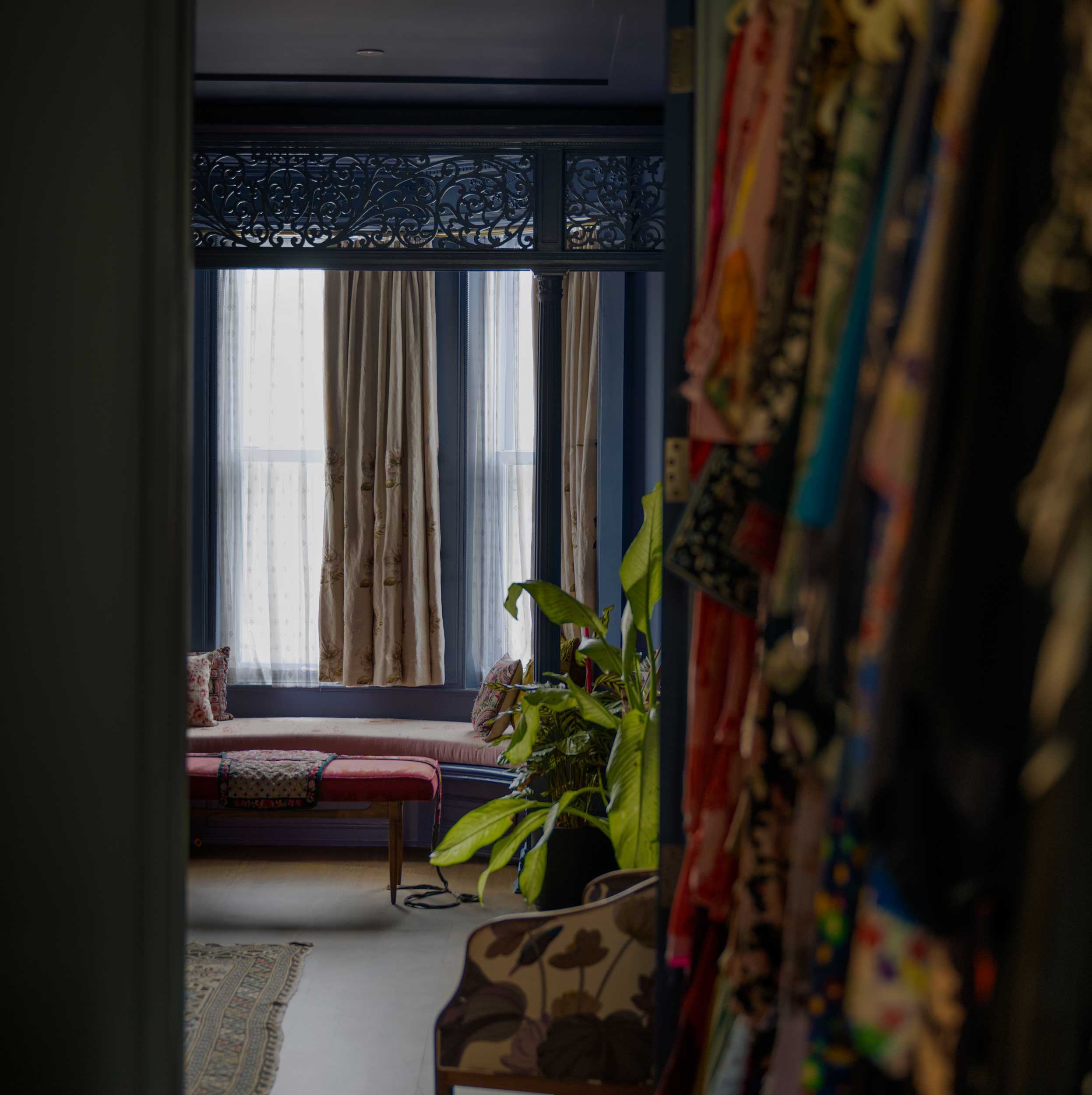 WG1-ArtistInResdience-MasterBedroomFromCloset-SCN3584-Final2