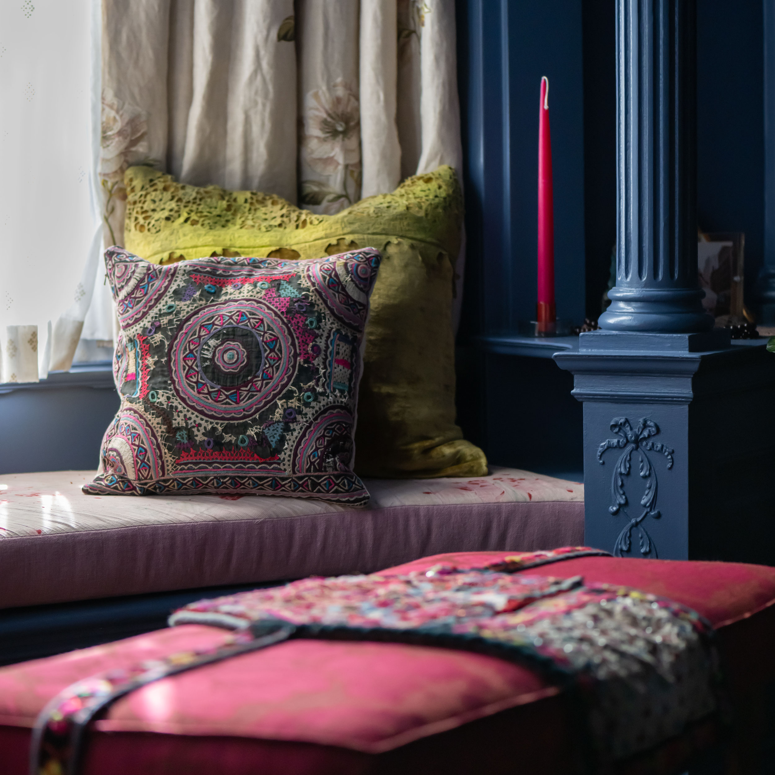 WG1-ArtistInResidence-MasterBedroomSittingDetail-SCN2346