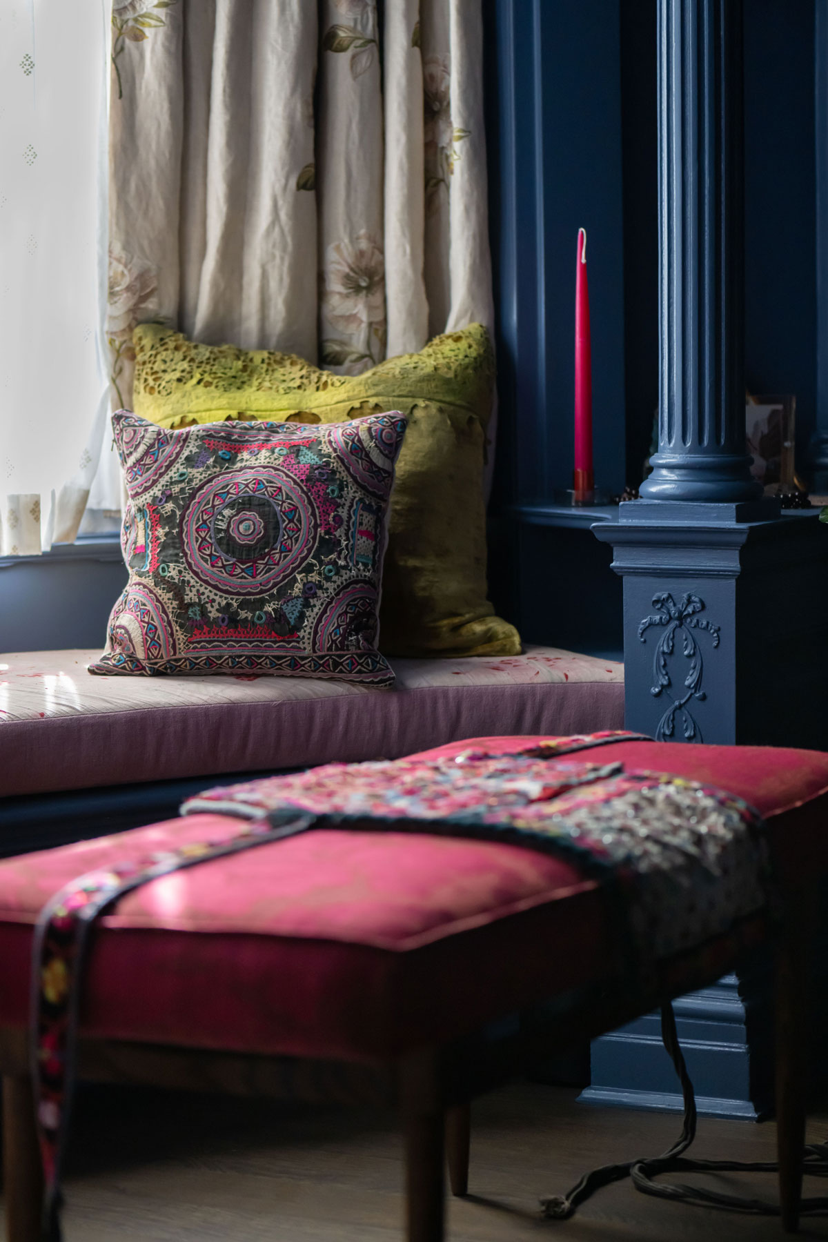 WG1-390Stuyvesant-MasterBedroomSittingDetail-SCN2346-Triptich